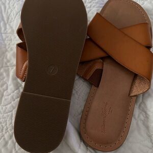 Universal Thread Tan Cross-Strap Sandals